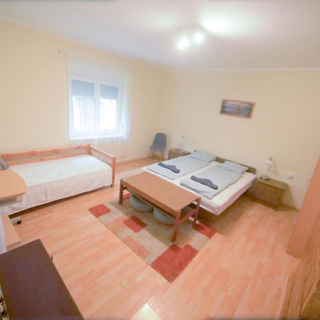 Estike Apartment Balatonlelle Bagian luar foto