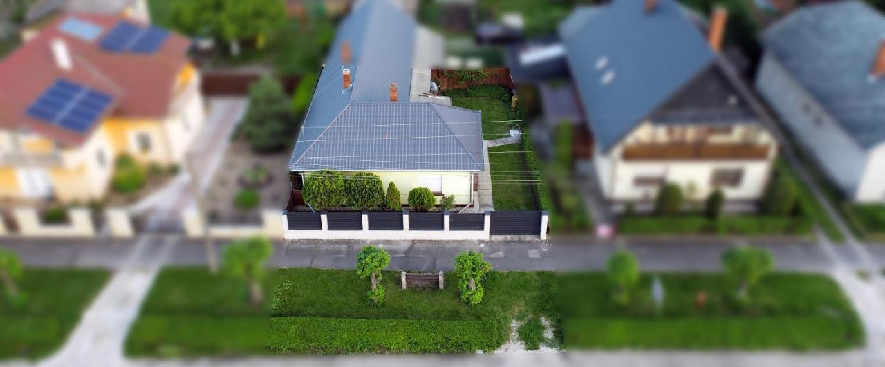 Estike Apartment Balatonlelle Bagian luar foto