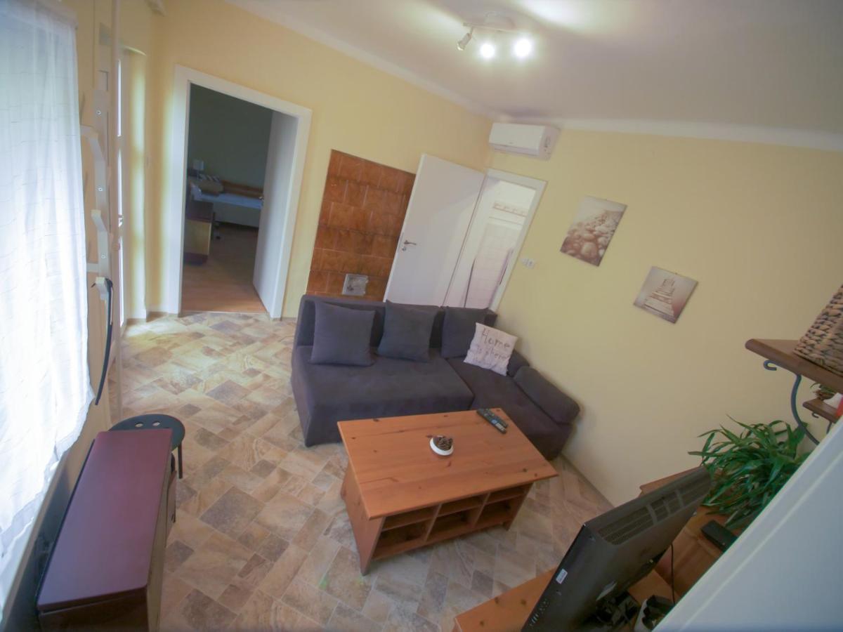 Estike Apartment Balatonlelle Bagian luar foto