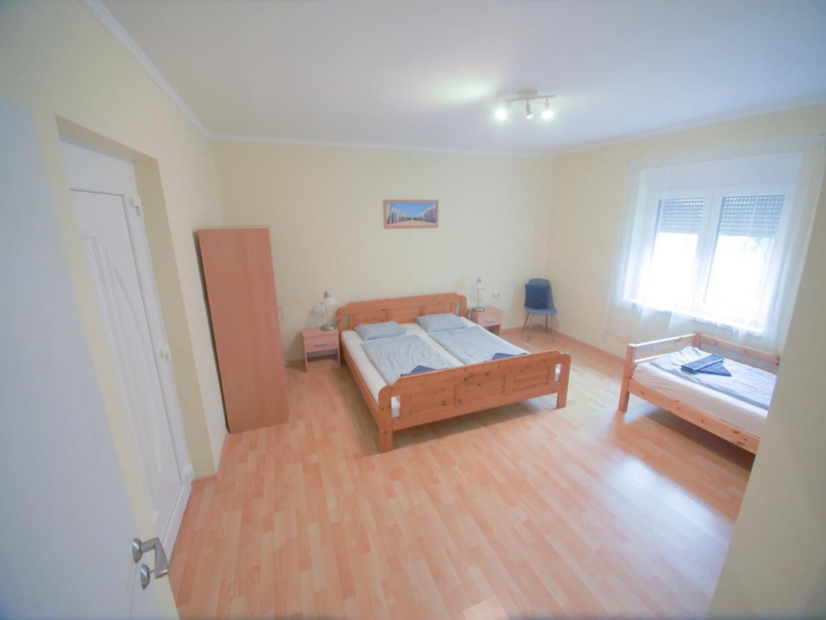 Estike Apartment Balatonlelle Bagian luar foto