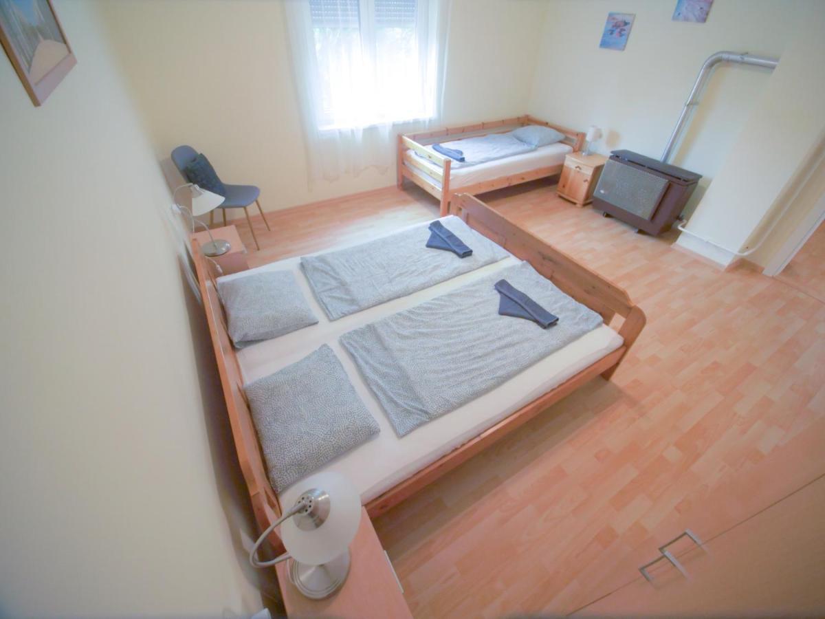 Estike Apartment Balatonlelle Bagian luar foto