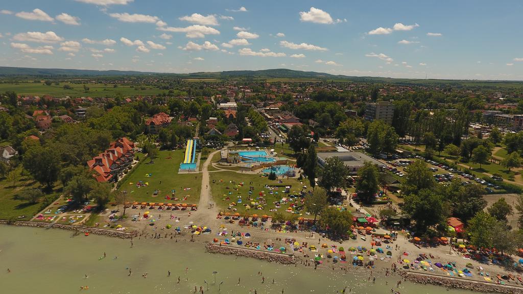 Estike Apartment Balatonlelle Bagian luar foto